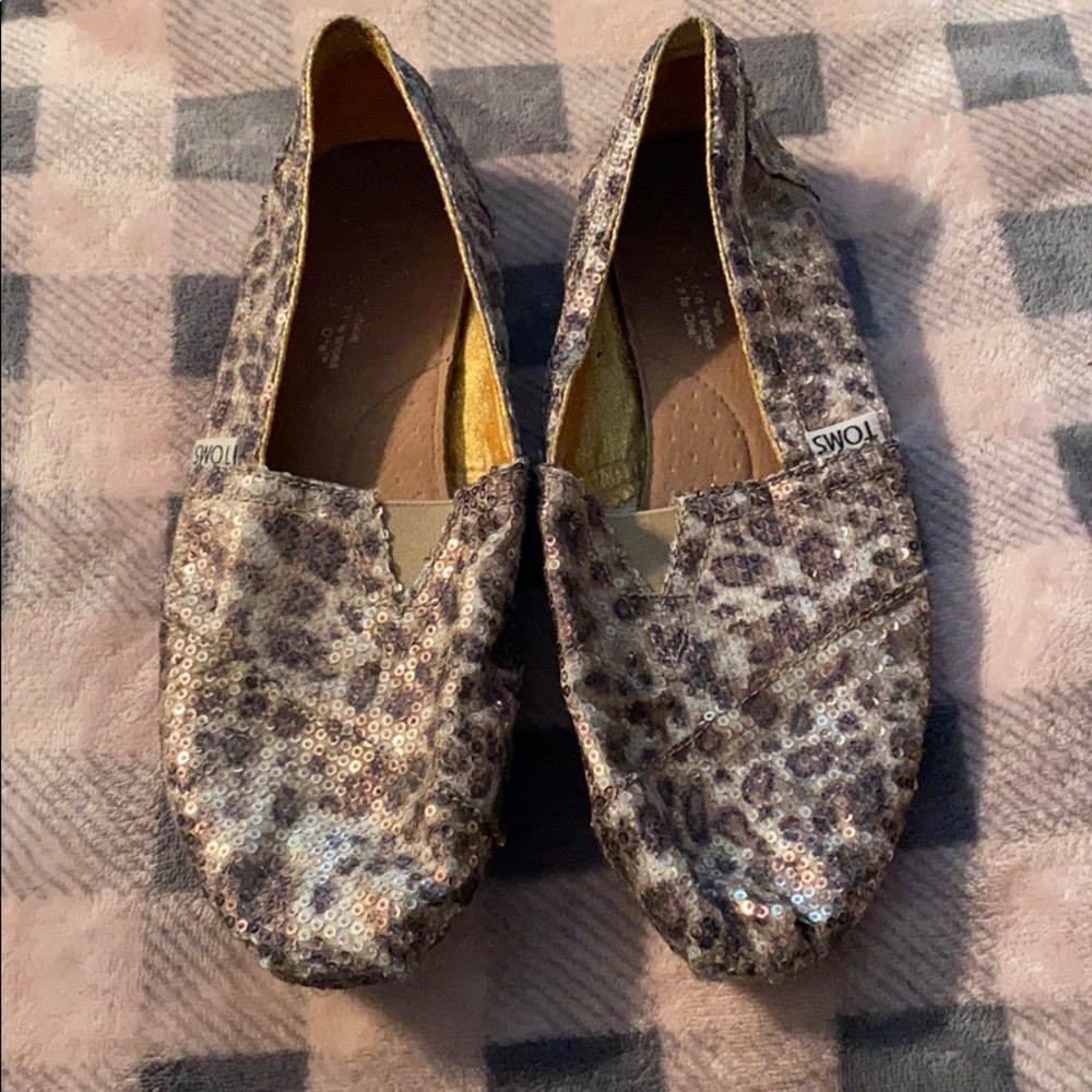 Toms sequin leopard flats